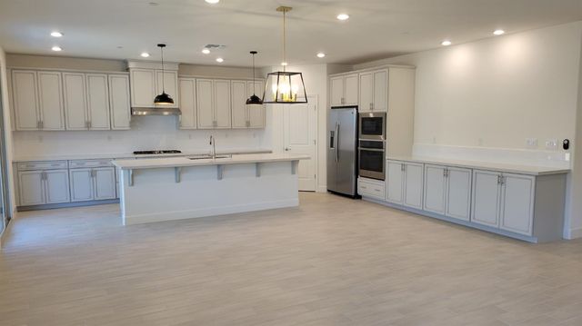 6064 Oberlander Dr, Roseville, CA 95747