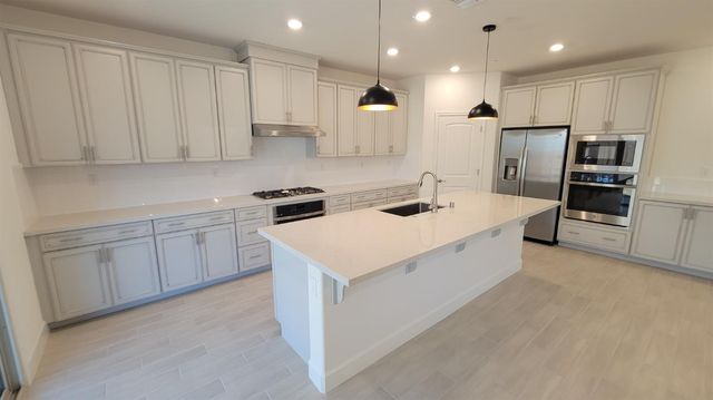 6064 Oberlander Dr, Roseville, CA 95747