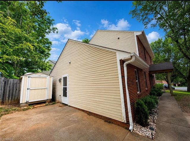 605 Sir Knight Court, Clemmons, NC 27012
