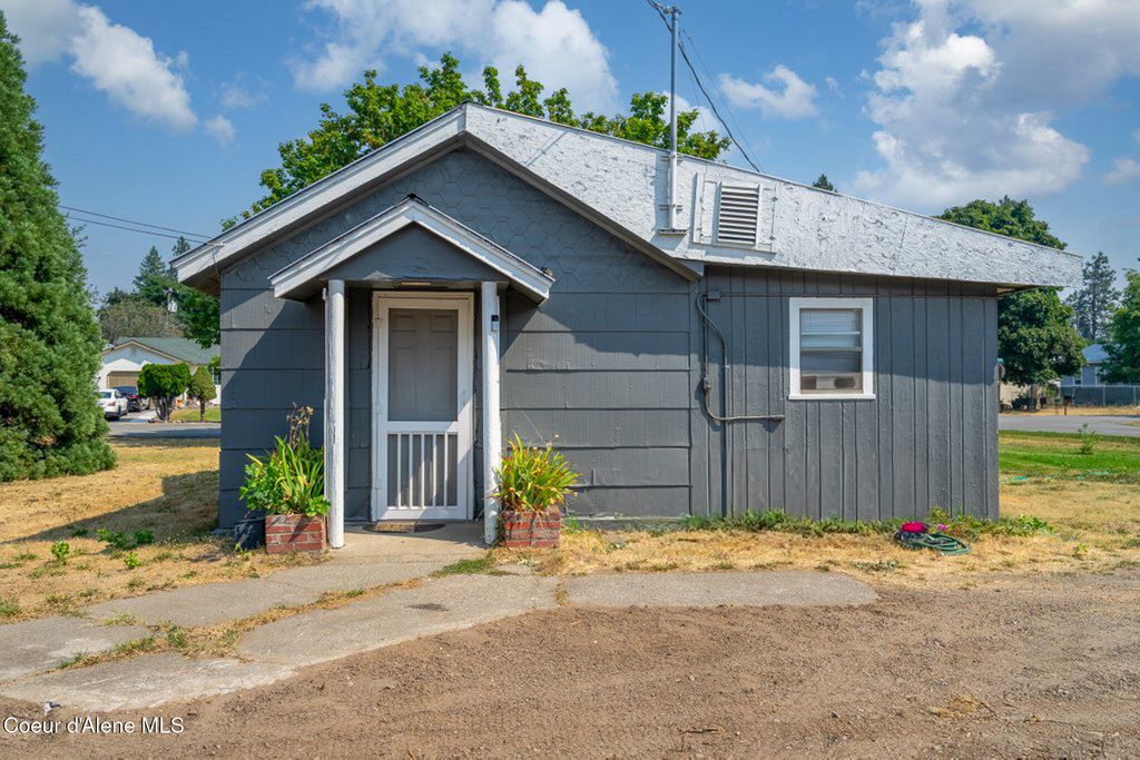 210 E 11th AVE, Post Falls, ID 83854 photo 2