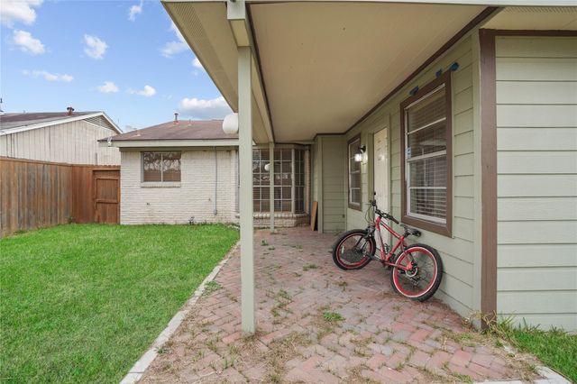 623 Rockbrook Drive, Houston, TX 77015