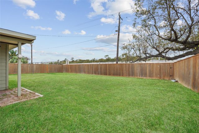 623 Rockbrook Drive, Houston, TX 77015