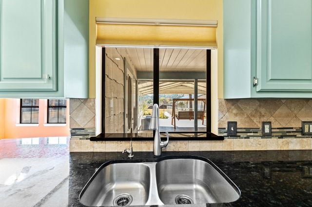 122 Windwood Rd, Kerrville, TX 78028