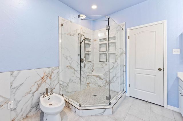 122 Windwood Rd, Kerrville, TX 78028