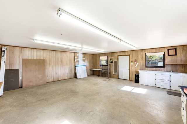 122 Windwood Rd, Kerrville, TX 78028