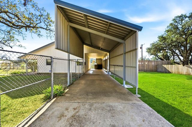 122 Windwood Rd, Kerrville, TX 78028