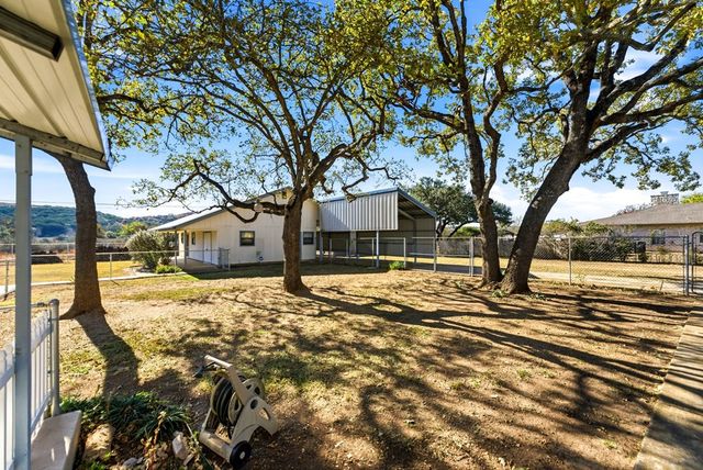 122 Windwood Rd, Kerrville, TX 78028