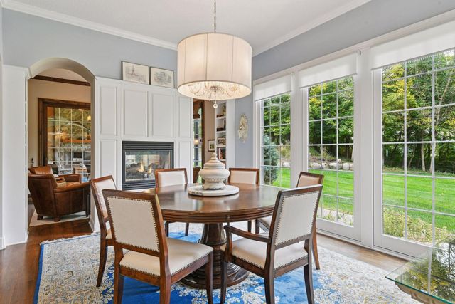 6930 Lake Harrison Circle, Chanhassen, MN 55317