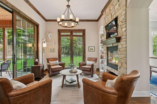 6930 Lake Harrison Circle, Chanhassen, MN 55317