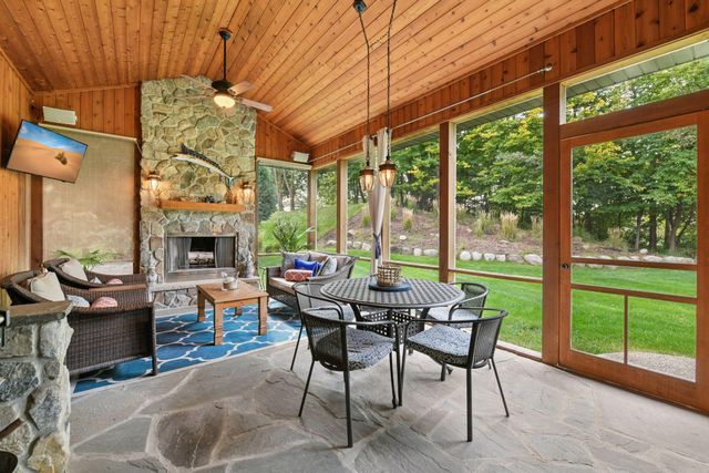 6930 Lake Harrison Circle, Chanhassen, MN 55317