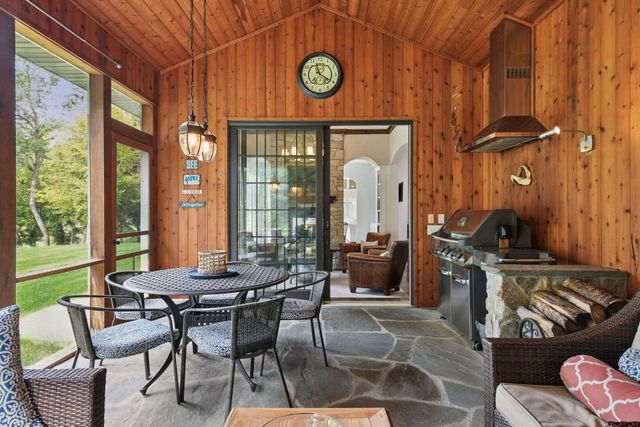 6930 Lake Harrison Circle, Chanhassen, MN 55317