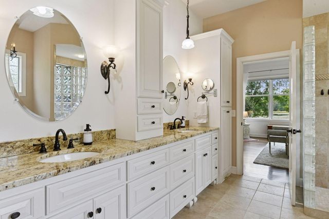 6930 Lake Harrison Circle, Chanhassen, MN 55317