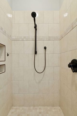 6930 Lake Harrison Circle, Chanhassen, MN 55317