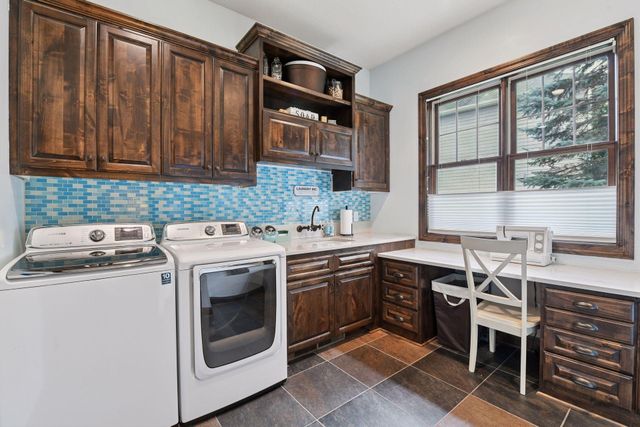 6930 Lake Harrison Circle, Chanhassen, MN 55317