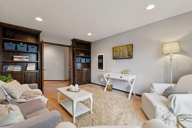 6930 Lake Harrison Circle, Chanhassen, MN 55317