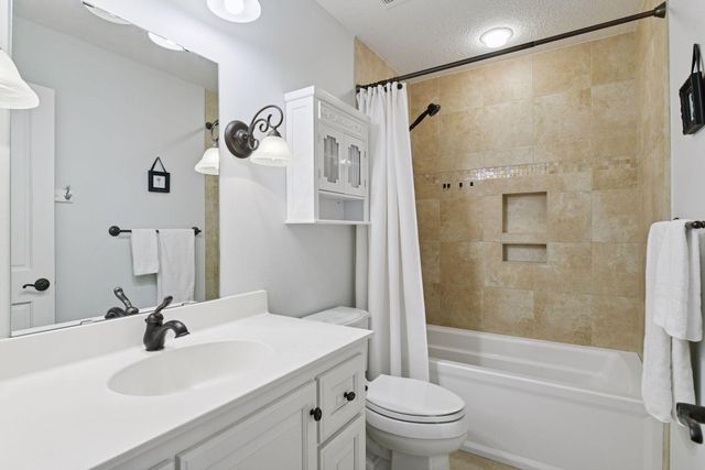 6930 Lake Harrison Circle, Chanhassen, MN 55317