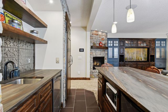 6930 Lake Harrison Circle, Chanhassen, MN 55317