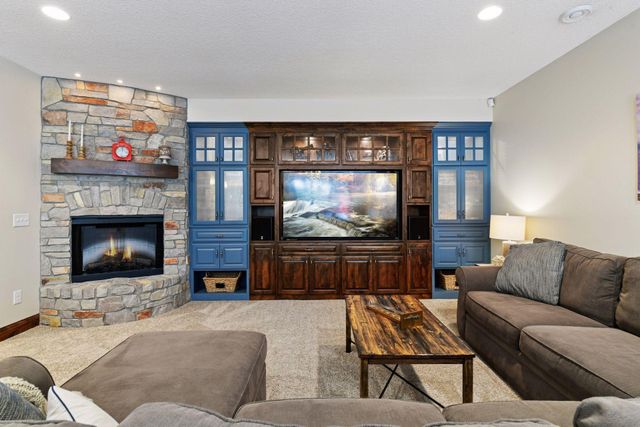 6930 Lake Harrison Circle, Chanhassen, MN 55317