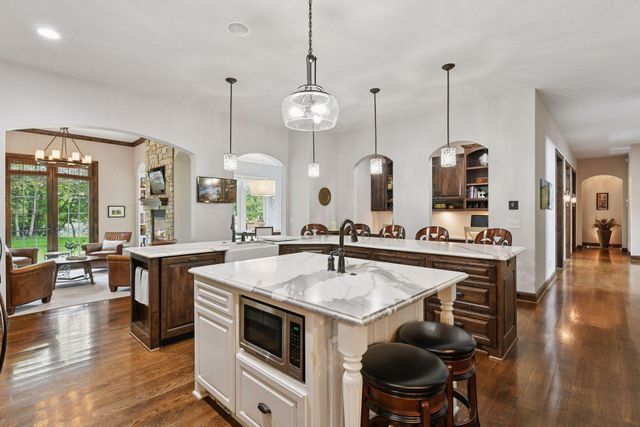 6930 Lake Harrison Circle, Chanhassen, MN 55317