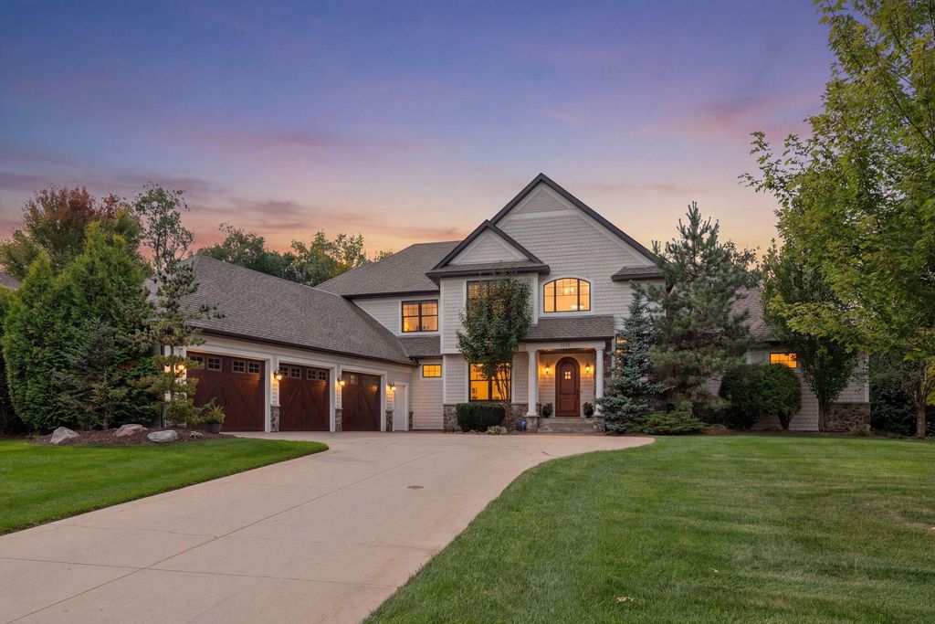 6930 Lake Harrison Circle, Chanhassen, MN 55317
