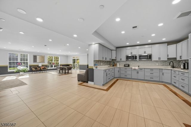 208 Fischer Ct, Rockaway Twp., NJ 07834