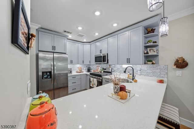 208 Fischer Ct, Rockaway Twp., NJ 07834