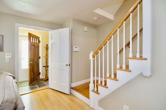 129 Chalmers St, Springfield, MA 01118