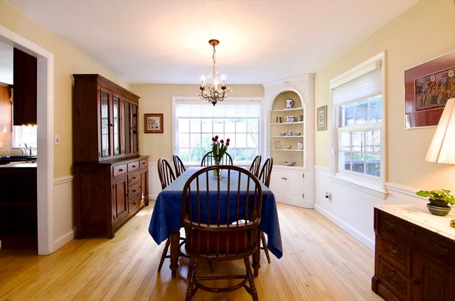 129 Chalmers St, Springfield, MA 01118