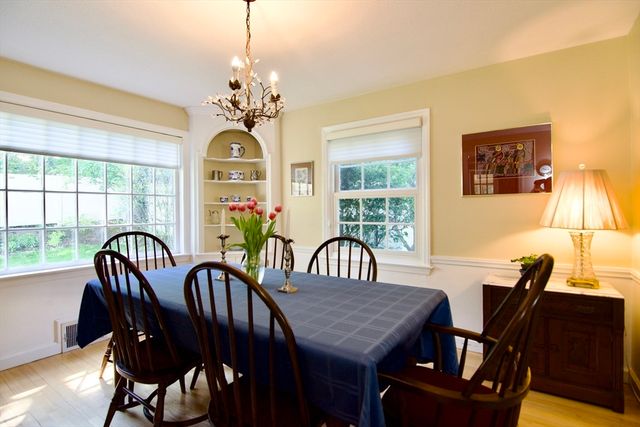 129 Chalmers St, Springfield, MA 01118