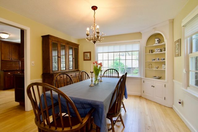 129 Chalmers St, Springfield, MA 01118