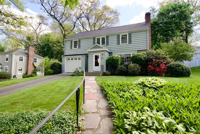 129 Chalmers St, Springfield, MA 01118