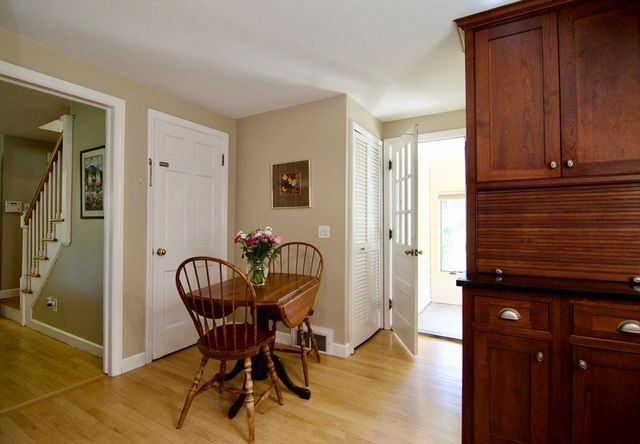 129 Chalmers St, Springfield, MA 01118