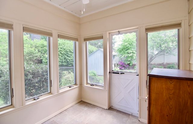 129 Chalmers St, Springfield, MA 01118