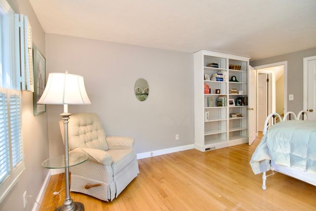 129 Chalmers St, Springfield, MA 01118
