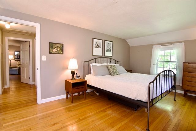 129 Chalmers St, Springfield, MA 01118