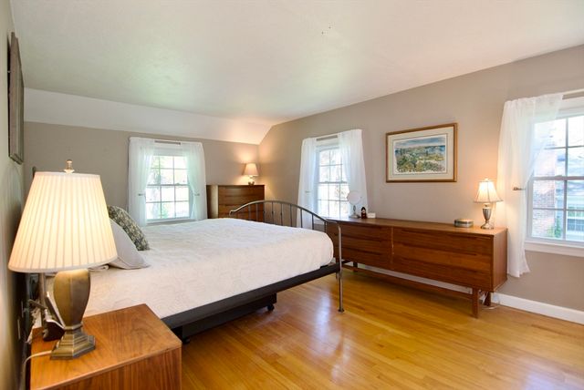 129 Chalmers St, Springfield, MA 01118
