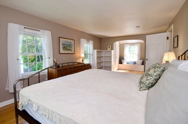 129 Chalmers St, Springfield, MA 01118