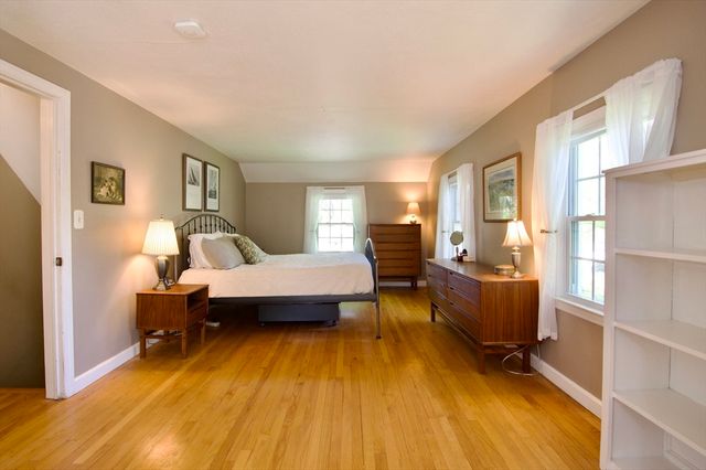 129 Chalmers St, Springfield, MA 01118