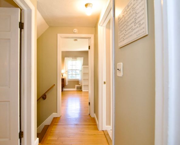 129 Chalmers St, Springfield, MA 01118