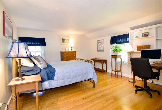 129 Chalmers St, Springfield, MA 01118