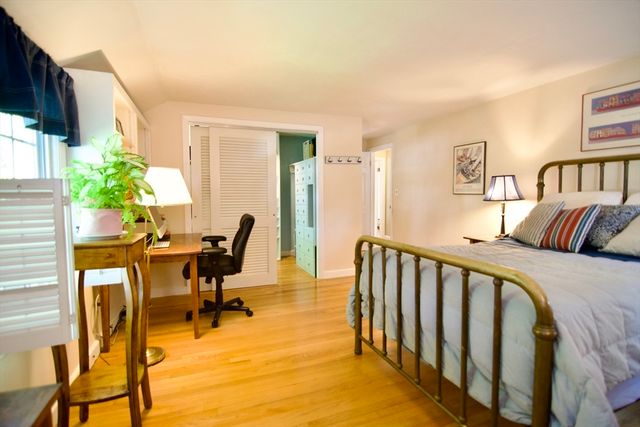 129 Chalmers St, Springfield, MA 01118