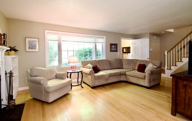 129 Chalmers St, Springfield, MA 01118