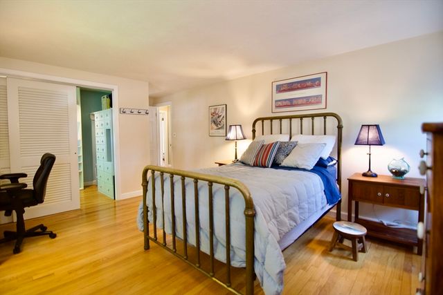 129 Chalmers St, Springfield, MA 01118