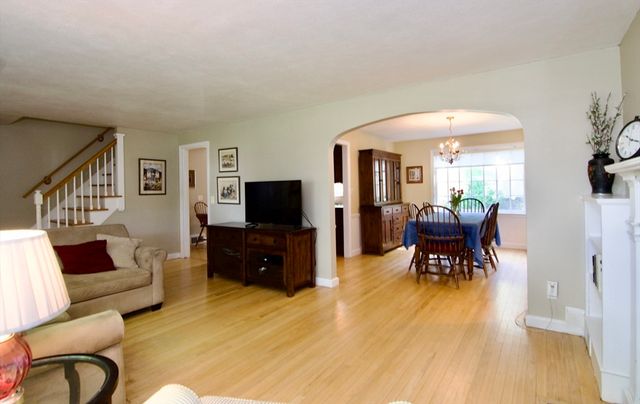 129 Chalmers St, Springfield, MA 01118