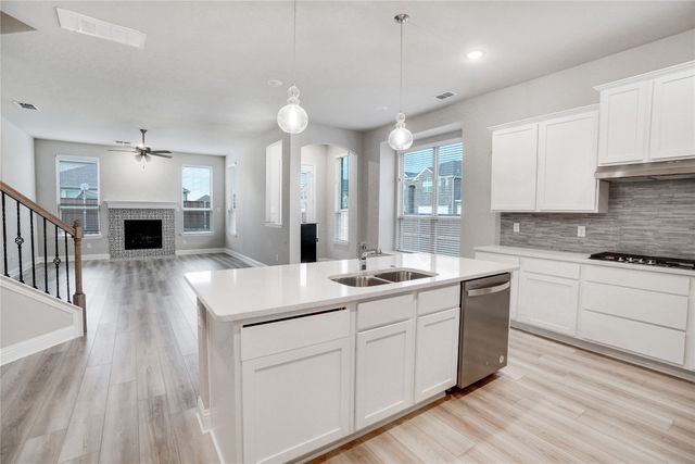 1521 Bison Trail, Aubrey, TX 76227
