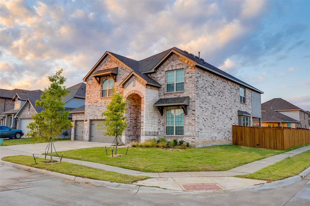 1521 Bison Trail, Aubrey, TX 76227