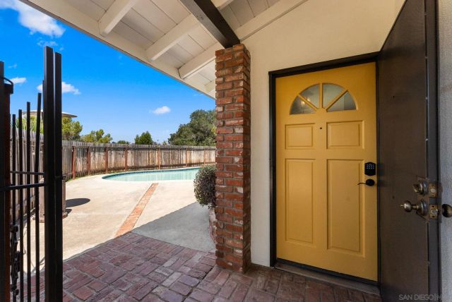 909 Donnan Place, Vista, CA 92084