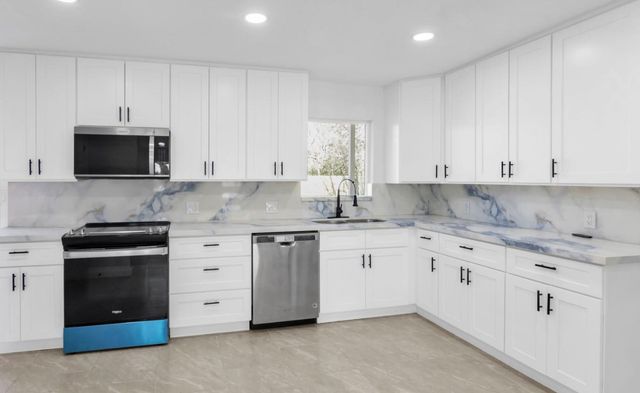 2410 E Bayshore Drive, Dickinson, TX 77539