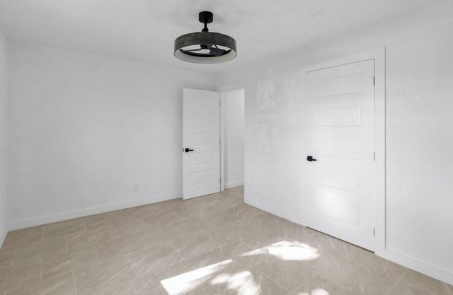 2410 E Bayshore Drive, Dickinson, TX 77539