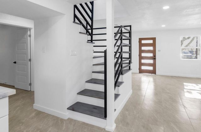 2410 E Bayshore Drive, Dickinson, TX 77539